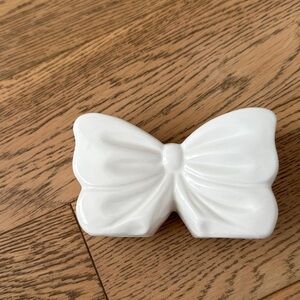 White bow tooth brush holder